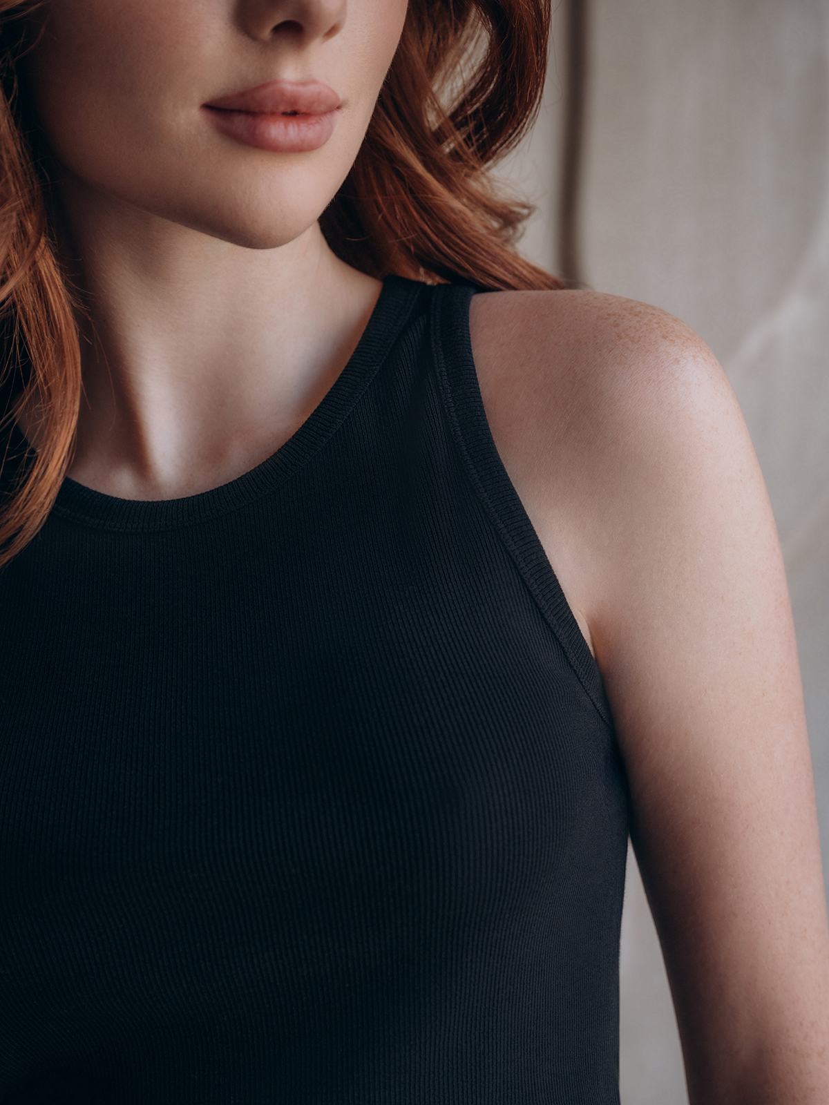 Черный женский топ-майка в рубчик Indefini (Арт. 5102TDJ)