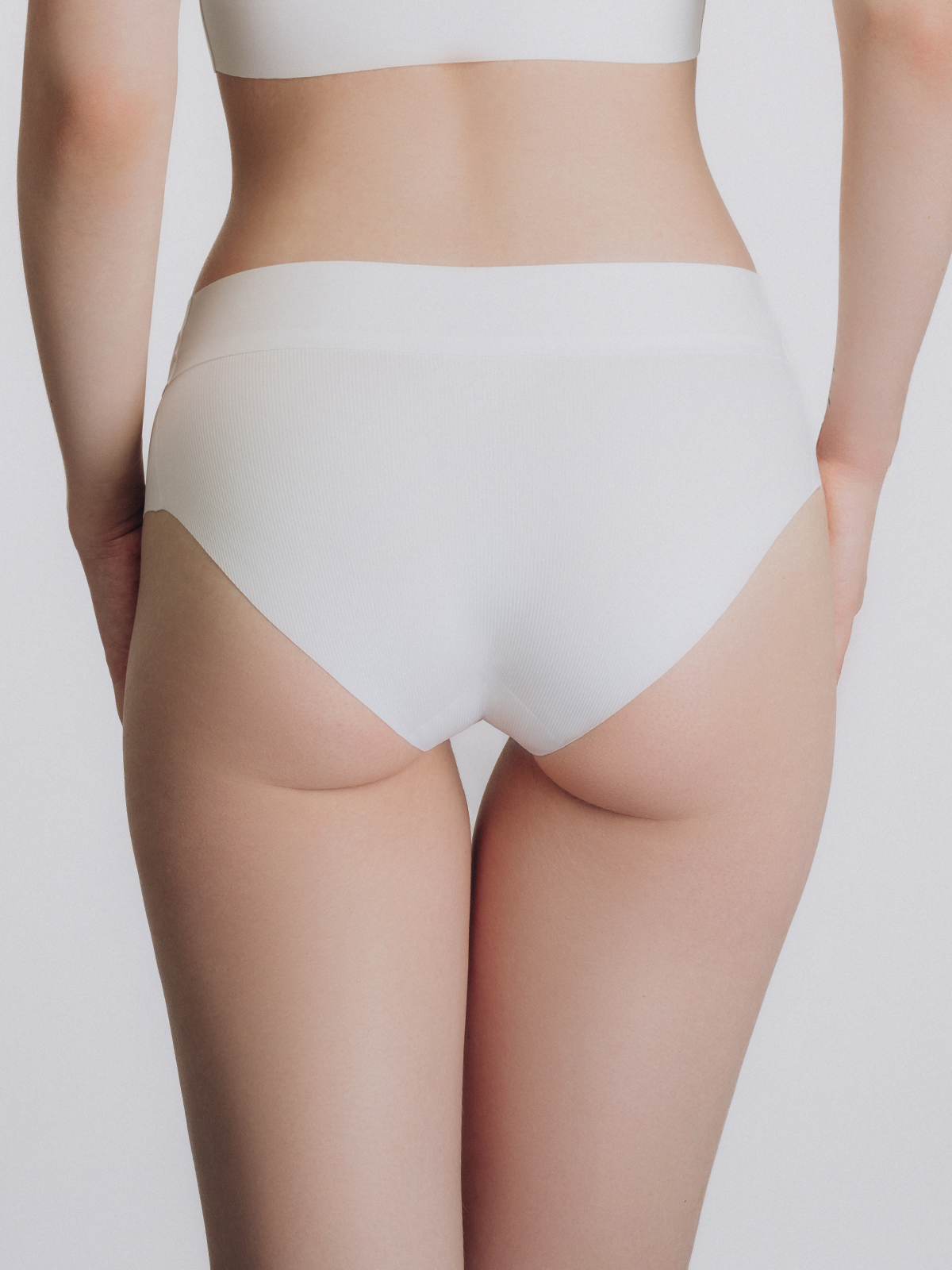 Белый спортивный комплект нижнего белья (Арт. 5037WXY-K)